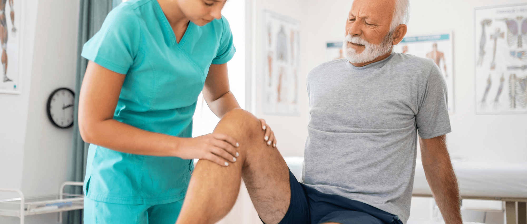 A nurse treating a senior that has a knee pain